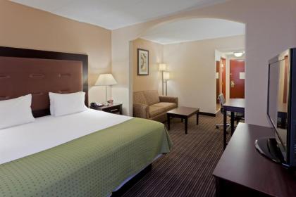 Holiday Inn Express Hotel & Suites Charleston-Southridge an IHG Hotel - image 12