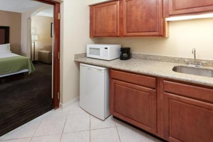 Holiday Inn Express Hotel & Suites Charleston-Southridge an IHG Hotel - image 13