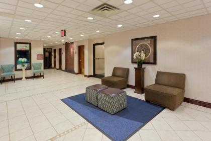 Holiday Inn Express Hotel & Suites Charleston-Southridge an IHG Hotel - image 9