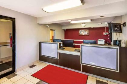 Econo Lodge Charleston East - image 2