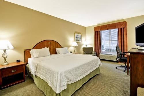 Hampton Inn & Suites Charleston-West Ashley - image 4