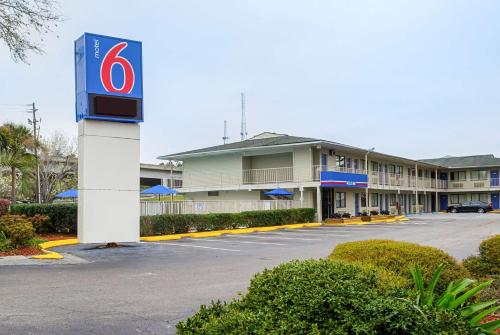 Motel 6-Charleston SC - South - main image