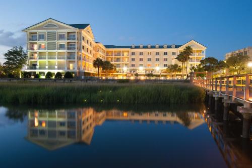 Courtyard Charleston Waterfront - main image