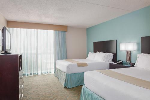 Holiday Inn Express Charleston Downtown - Medical Area an IHG Hotel - image 2