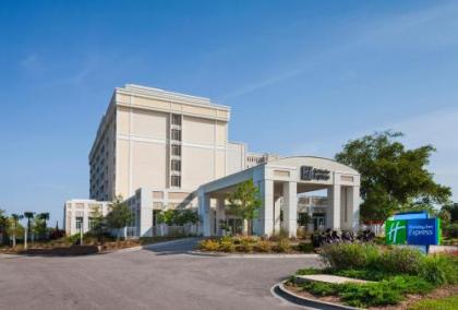 Holiday Inn Express Charleston Downtown - Medical Area an IHG Hotel - image 3