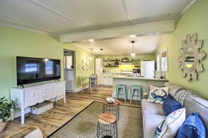 Charming Charleston Cottage 2 Mi to Folly Beach!