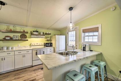 Charming Charleston Cottage 2 Mi to Folly Beach! - image 2