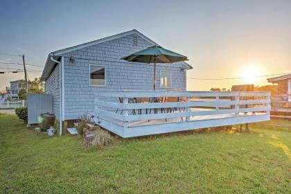 Quaint Coastal Cottage with Patio - Walk to Beach! - image 7