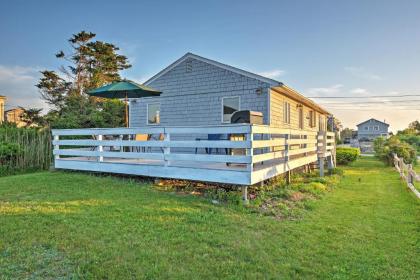 Quaint Coastal Cottage with Patio - Walk to Beach! - image 9