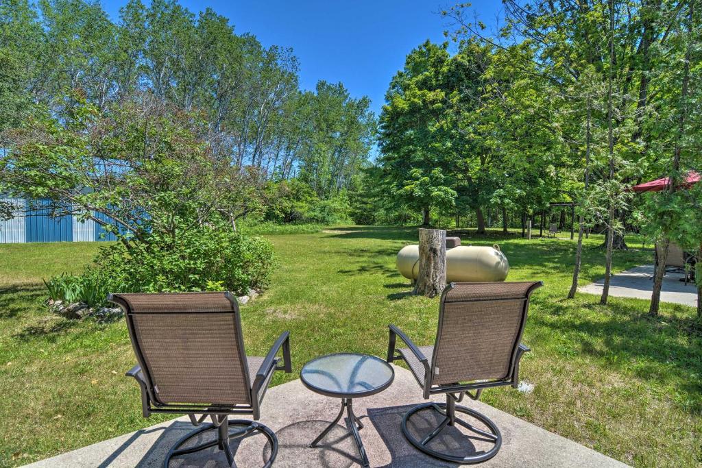 Pet-Friendly Getaway by Lake Charlevoix! - image 4