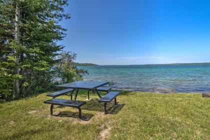 Cabin Nestled by Lake Charlevoix Pets are Welcome - image 2