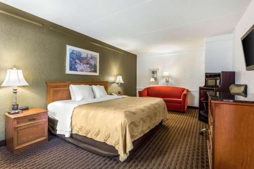 Quality Inn & Suites Charlotte Airport - image 2