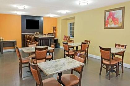 Microtel Inn by Wyndham University Place - image 3