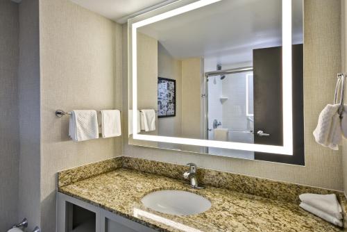 Embassy Suites Charlotte - image 3