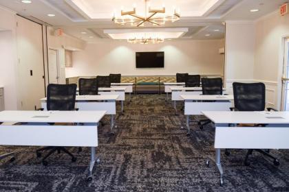 Hampton Inn & Suites-South Park at Phillips Place - image 3