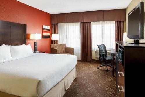 Holiday Inn Charlotte University an IHG Hotel - image 3