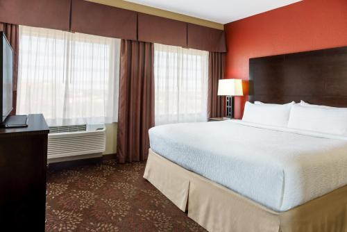 Holiday Inn Charlotte University an IHG Hotel - image 4