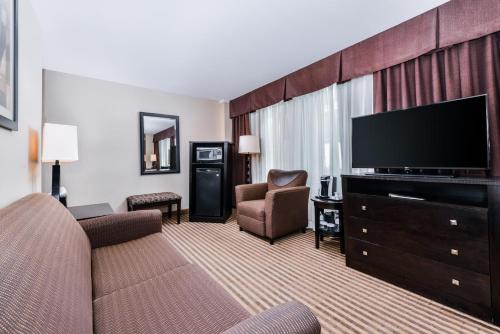 Holiday Inn Charlotte Center City an IHG Hotel - image 3