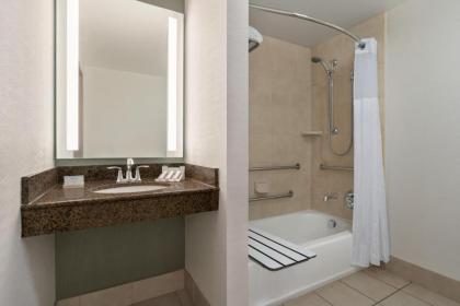 Hilton Garden Inn Charlotte/Ayrsley - image 17