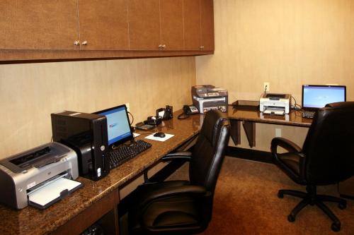 Hampton Inn & Suites Charlotte-Airport - image 4