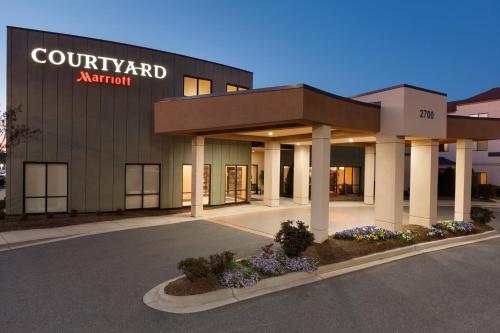 Courtyard Charlotte Airport North - main image