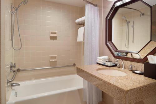 Sheraton Charlotte Airport - image 4