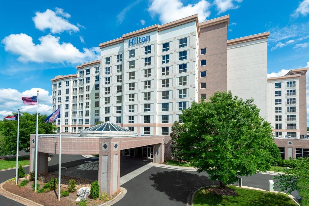 Hilton Charlotte Airport Hotel - main image