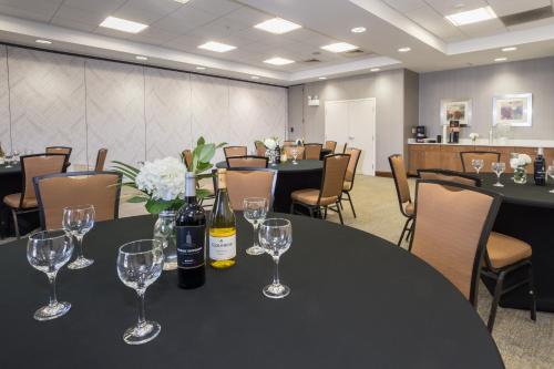 SpringHill Suites by Marriott Charlotte Ballantyne - image 2