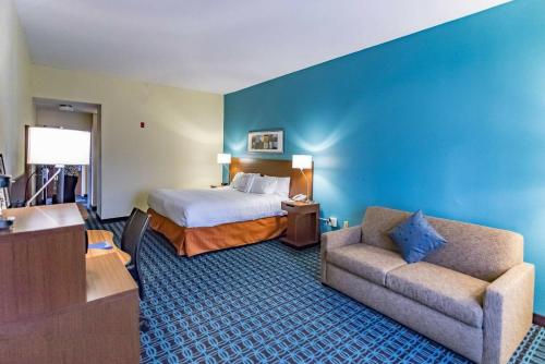 Fairfield Inn Charlotte Northlake - image 2