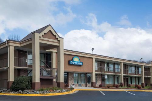 Days Inn by Wyndham Charlotte Airport North - main image