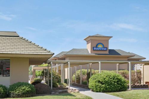 Days Inn by Wyndham Charlotte/Woodlawn Near Carowinds - main image