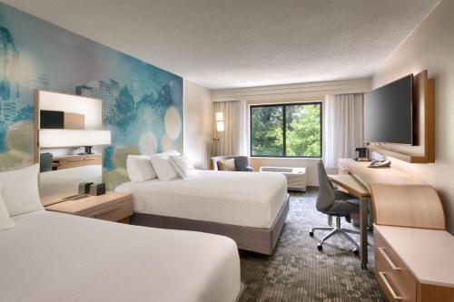 Courtyard by Marriott Charlotte Airport/Billy Graham Parkway - image 2