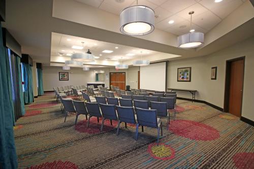 Holiday Inn Express & Suites Charlotte North an IHG Hotel - image 4