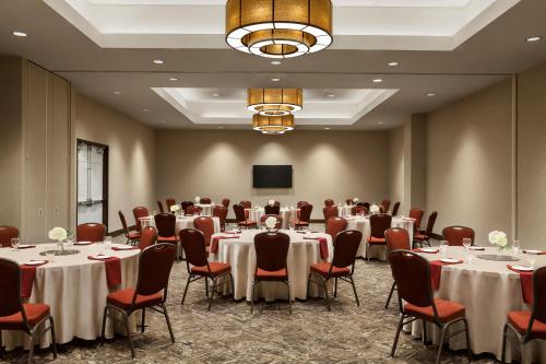 Hilton Garden Inn Charlotte Southpark - image 2