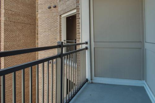 1 BR Dilworth Apt with Balcony by Frontdesk - image 5