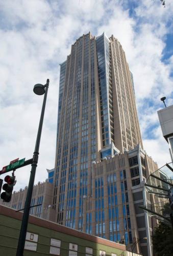 Frontdesk Uptown Apts with City Views Charlotte NC - image 3