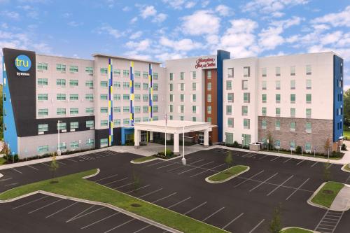 Tru by Hilton Charlotte Airport Lake Pointe - main image