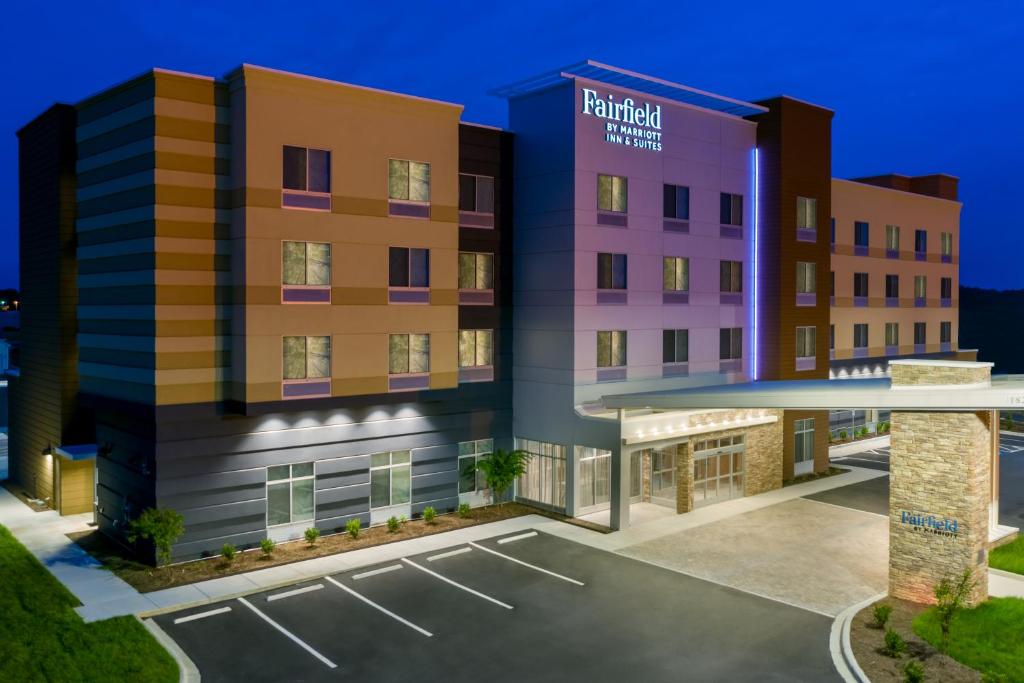 Fairfield Inn and Suites Charlotte Monroe - main image