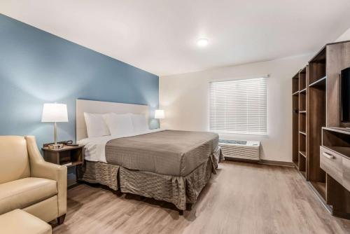 WoodSpring Suites Charlotte - University Research Park - image 4