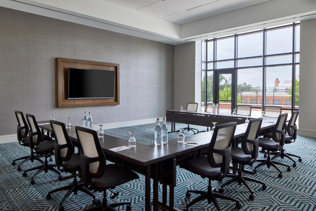 UNC Charlotte Marriott Hotel & Conference Center - image 4