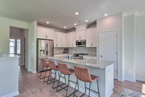 Sleek Townhome Near Breweries and Truist Field! - main image