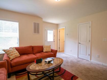 Beautiful Townhome Near Downtown Charlotte - image 7