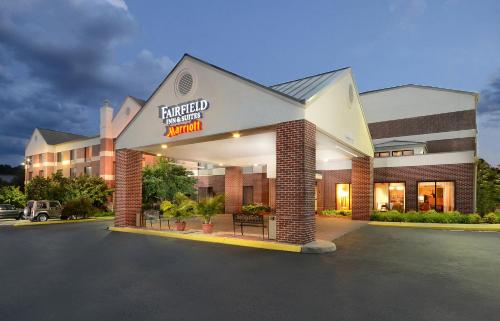 Fairfield Inn & Suites by Marriott Charlottesville North - main image