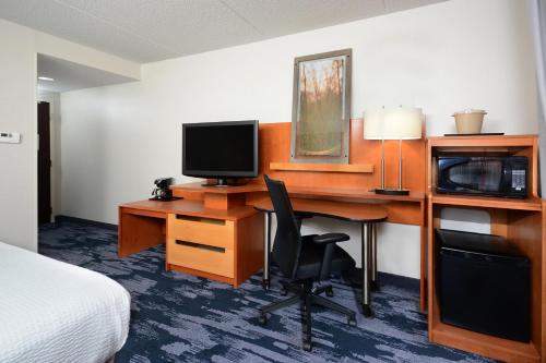 Fairfield Inn & Suites by Marriott Charlottesville North - image 3