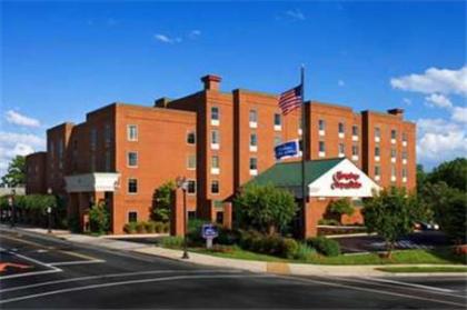 Hampton Inn & Suites Charlottesville at the University - image 2