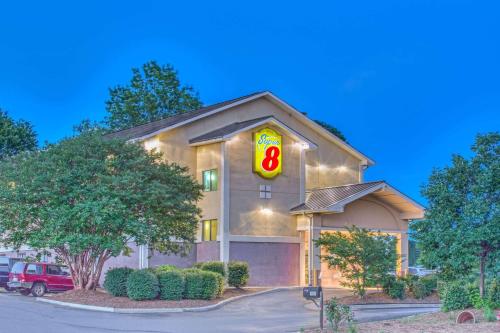 Super 8 by Wyndham Charlottesville - main image