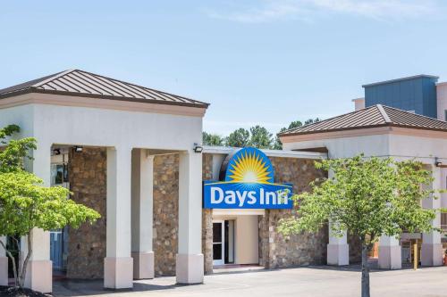 Days Inn by Wyndham Charlottesville/University Area - main image