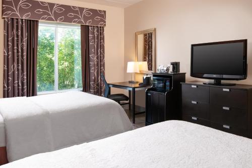 Hampton Inn & Suites Chattanooga Downtown - image 2