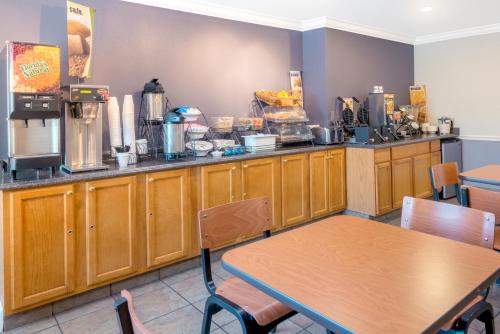 Microtel Inn by Wyndham Chattanooga Hamilton Place - image 3