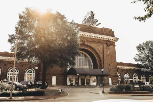 Chattanooga Choo Choo - main image